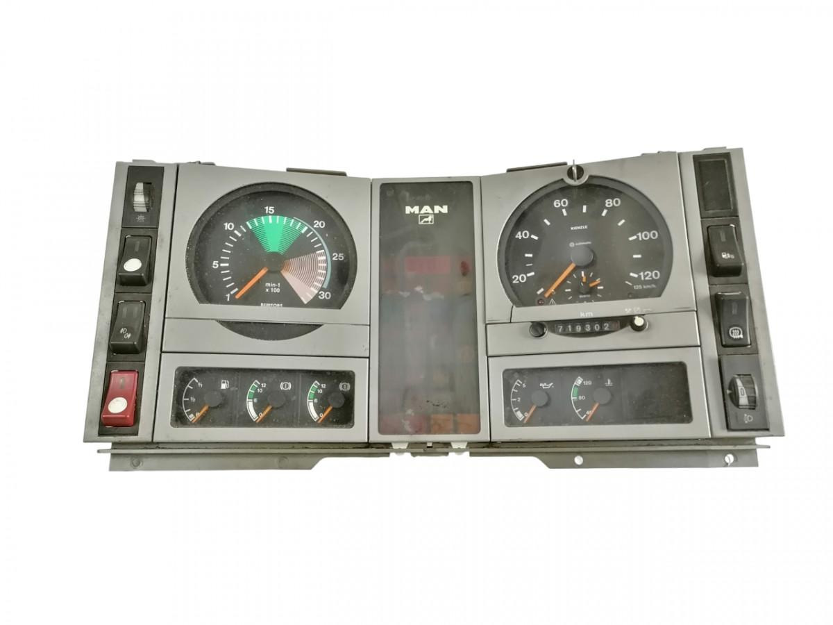 MAN Dashboard 81272026080 - Panel de instrumentos pour Camion: photos 1 MAN Dashboard 81272026080 - Panel de instrumentos pour Camion: photos 1