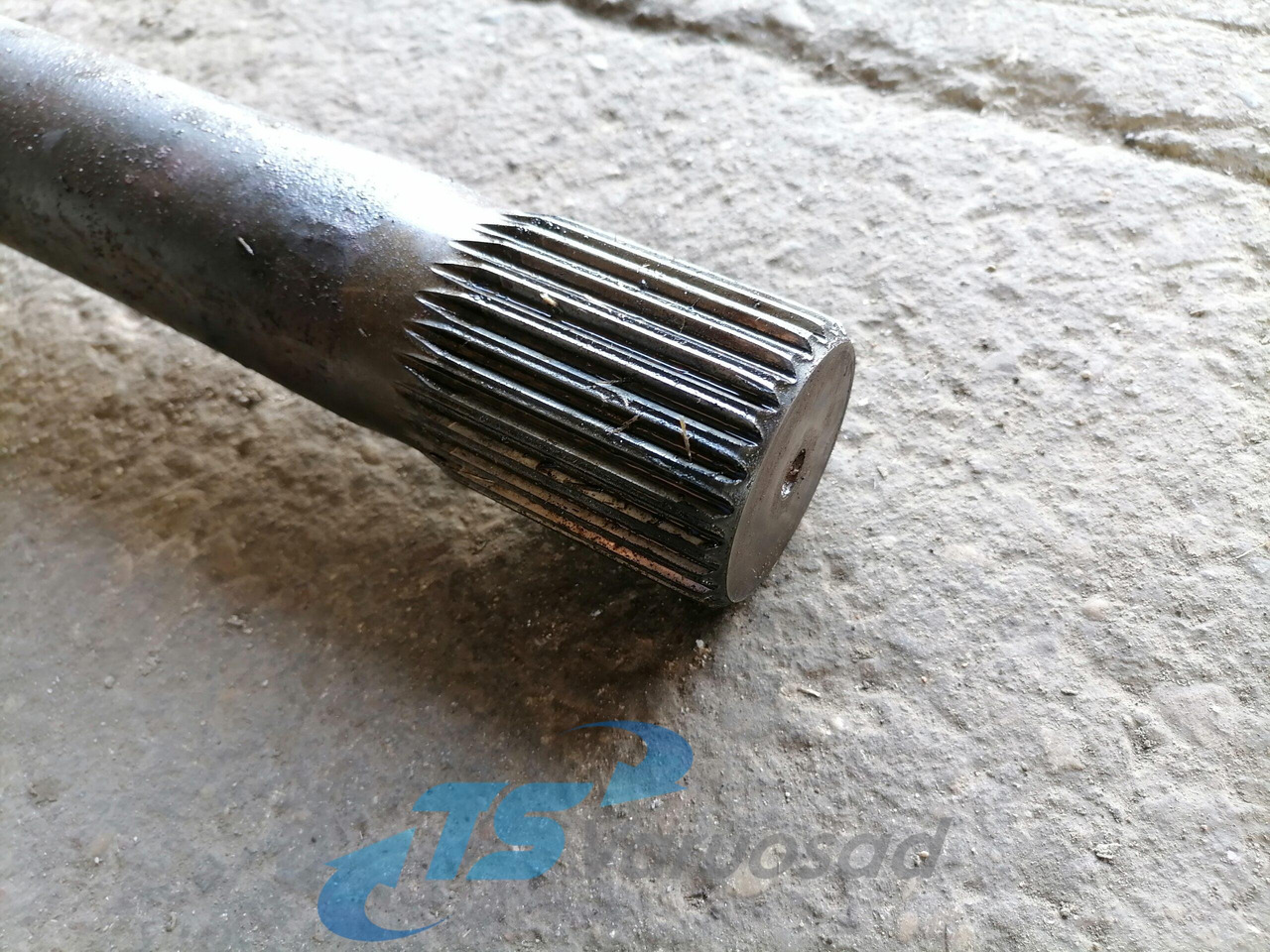 MAN Drive shaft 81355020136 - Demi arbre pour Camion: photos 2 MAN Drive shaft 81355020136 - Demi arbre pour Camion: photos 2