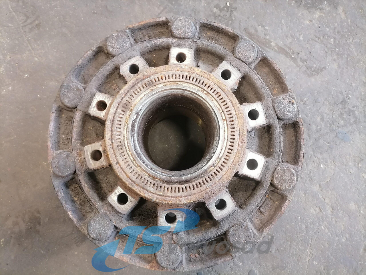 MAN Rear axel hub 81357010155 - Pièce universelle pour Camion: photos 5 MAN Rear axel hub 81357010155 - Pièce universelle pour Camion: photos 5