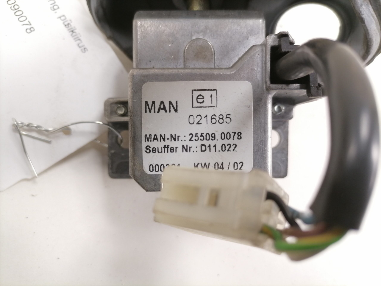 MAN Switch, cruise control 255090078 - Système électrique pour Camion: photos 3 MAN Switch, cruise control 255090078 - Système électrique pour Camion: photos 3
