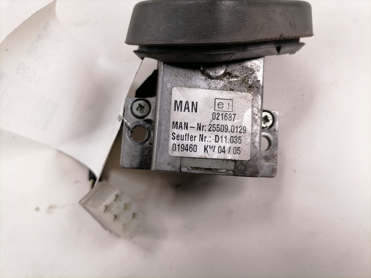 MAN Switch, cruise control 255090129 - Système électrique pour Camion: photos 2 MAN Switch, cruise control 255090129 - Système électrique pour Camion: photos 2