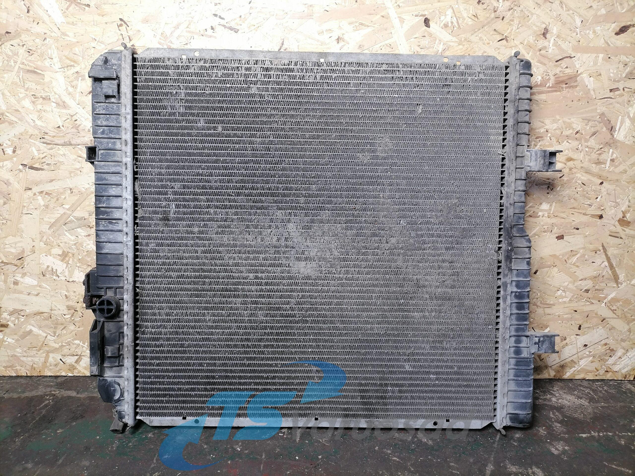 MB Cooling radiator A9705000403 - Radiateur pour Camion: photos 2 MB Cooling radiator A9705000403 - Radiateur pour Camion: photos 2