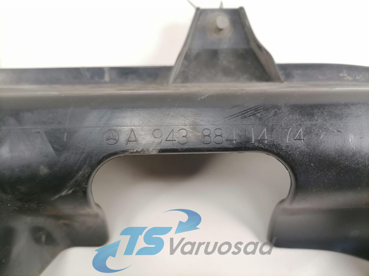 Mercedes-Benz Plastikdetail A9438841474 - Aérodynamique/ Spoilers pour Camion: photos 2 Mercedes-Benz Plastikdetail A9438841474 - Aérodynamique/ Spoilers pour Camion: photos 2
