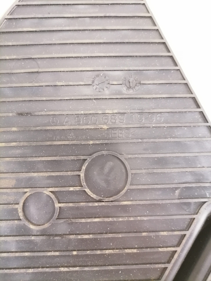 Mercedes-Benz Salongi plastik A9606891996 - Pièce universelle pour Camion: photos 2 Mercedes-Benz Salongi plastik A9606891996 - Pièce universelle pour Camion: photos 2