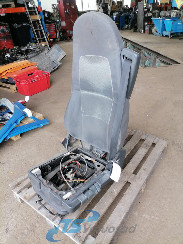 Renault Juhiiste 7485131006 - Siège pour Camion: photos 2 Renault Juhiiste 7485131006 - Siège pour Camion: photos 2