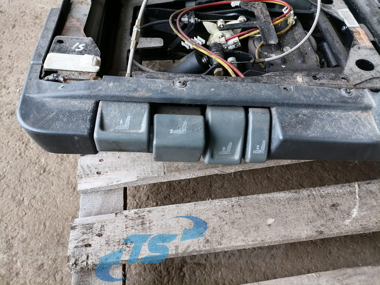 Renault Juhiiste 7485131006 - Siège pour Camion: photos 4 Renault Juhiiste 7485131006 - Siège pour Camion: photos 4