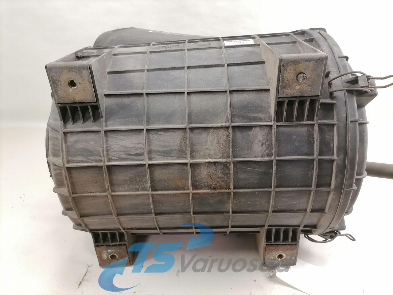 Scania Air filter housing 1335675 - Système d'admission d'air pour Camion: photos 4 Scania Air filter housing 1335675 - Système d'admission d'air pour Camion: photos 4
