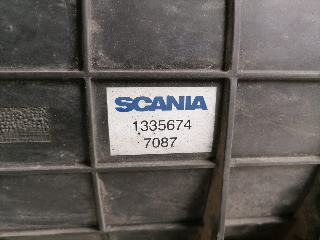 Scania Air filter housing 1335675 - Système d'admission d'air pour Camion: photos 4 Scania Air filter housing 1335675 - Système d'admission d'air pour Camion: photos 4