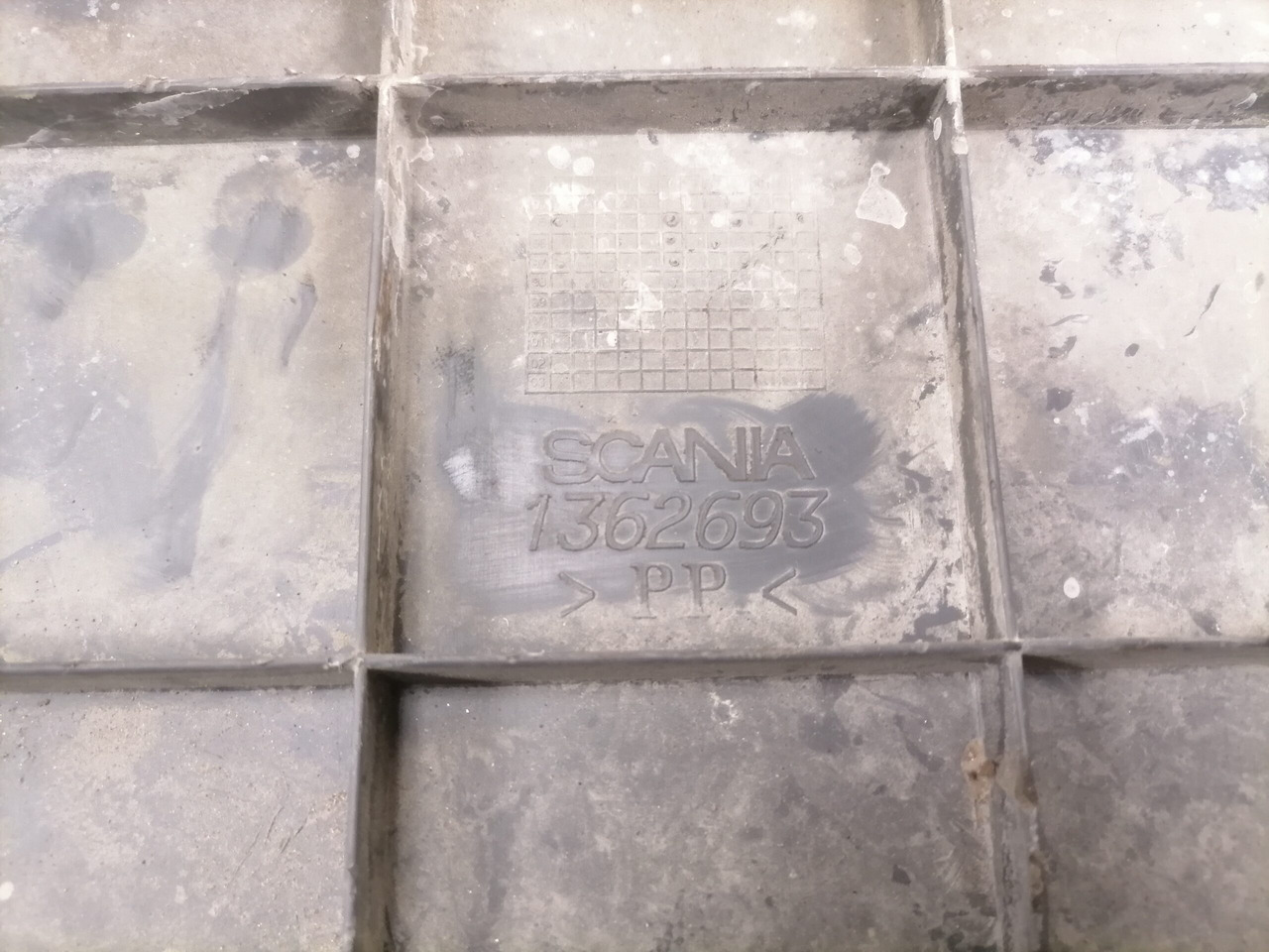 Scania Battery cover 1362693 - Accumulateur pour Camion: photos 4 Scania Battery cover 1362693 - Accumulateur pour Camion: photos 4