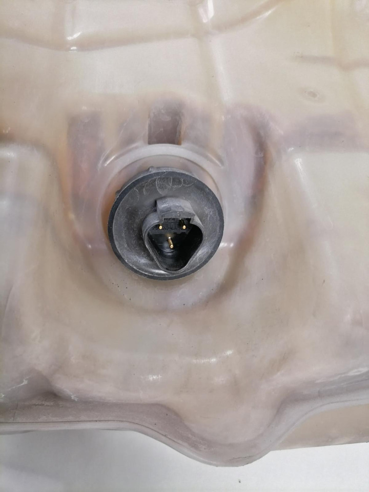 Scania Expansion tank 2545033 - Pièce universelle pour Camion: photos 4 Scania Expansion tank 2545033 - Pièce universelle pour Camion: photos 4