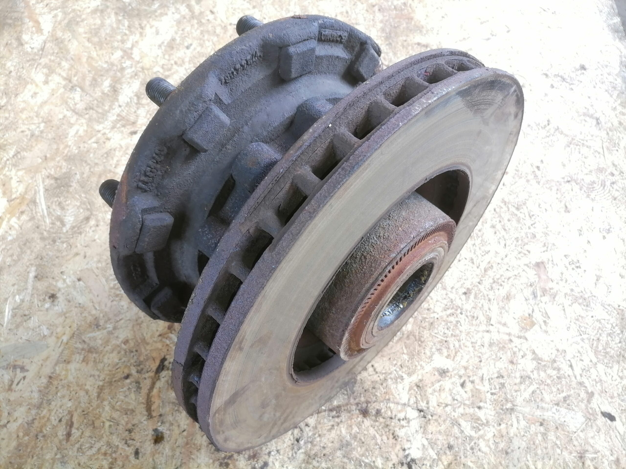 Scania Front hub 1724406 - Moyeu pour Camion: photos 2 Scania Front hub 1724406 - Moyeu pour Camion: photos 2