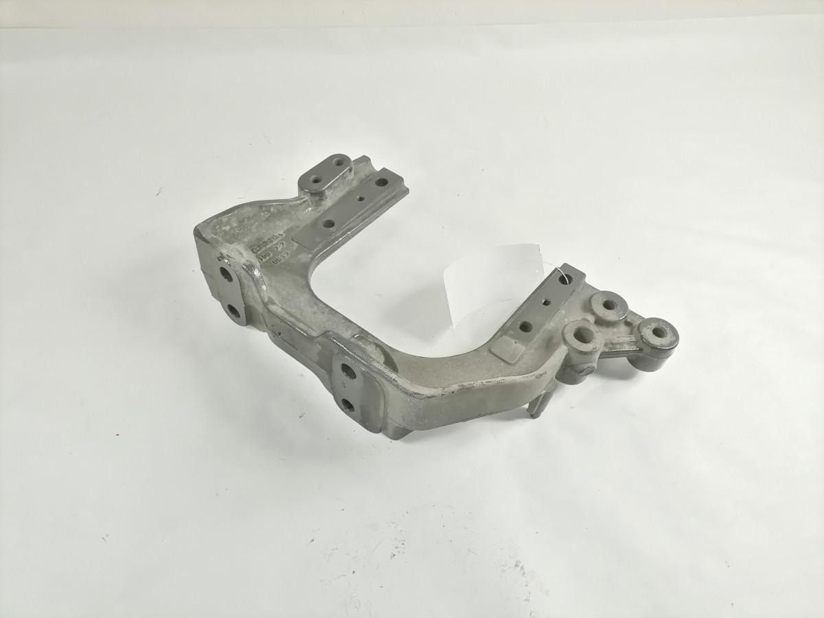 Scania Mudguard bracket 2356049 - Pièce universelle pour Camion: photos 2 Scania Mudguard bracket 2356049 - Pièce universelle pour Camion: photos 2