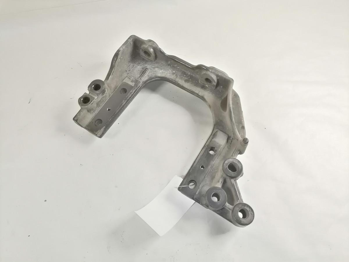 Scania Mudguard bracket 2356049 - Pièce universelle pour Camion: photos 3 Scania Mudguard bracket 2356049 - Pièce universelle pour Camion: photos 3
