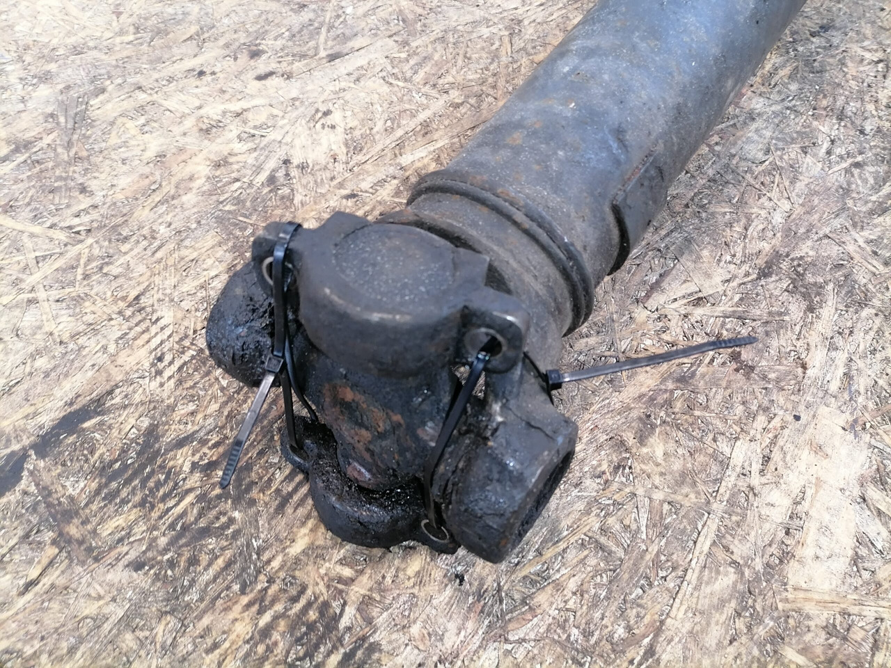Scania Propeller shaft 1758402 - Arbre à cardan pour Camion: photos 5 Scania Propeller shaft 1758402 - Arbre à cardan pour Camion: photos 5