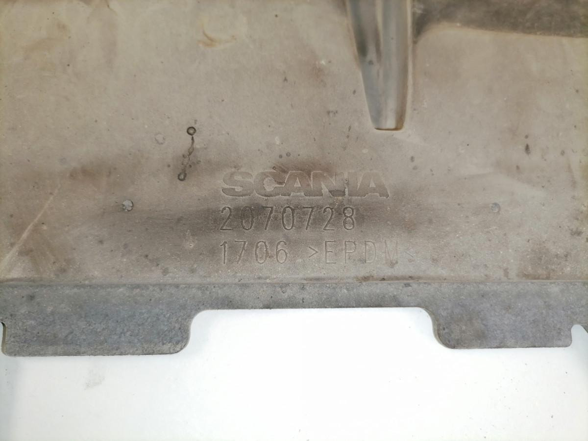 Scania Radiaatori pealne kate 2070728 - Pièce universelle pour Camion: photos 4 Scania Radiaatori pealne kate 2070728 - Pièce universelle pour Camion: photos 4