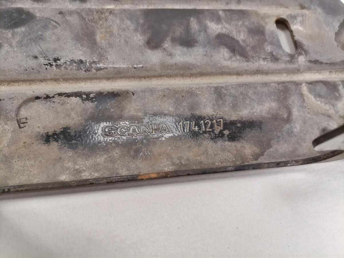 Scania Radiaatori pealne kronstein 1741217 - Pièce universelle pour Camion: photos 2 Scania Radiaatori pealne kronstein 1741217 - Pièce universelle pour Camion: photos 2