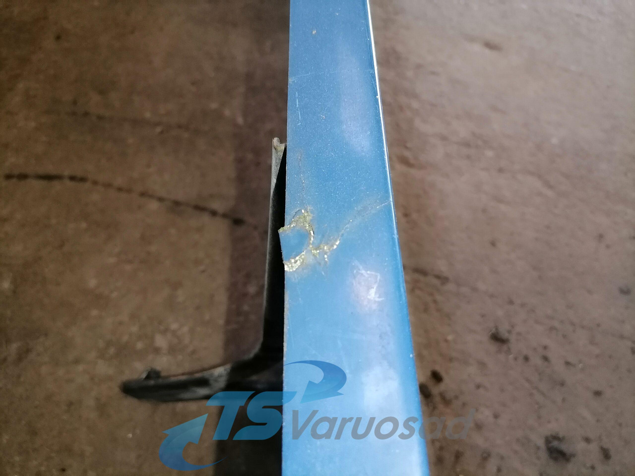 Scania Scania cab wind deflector, right side 1348522 - Aérodynamique/ Spoilers pour Camion: photos 3 Scania Scania cab wind deflector, right side 1348522 - Aérodynamique/ Spoilers pour Camion: photos 3