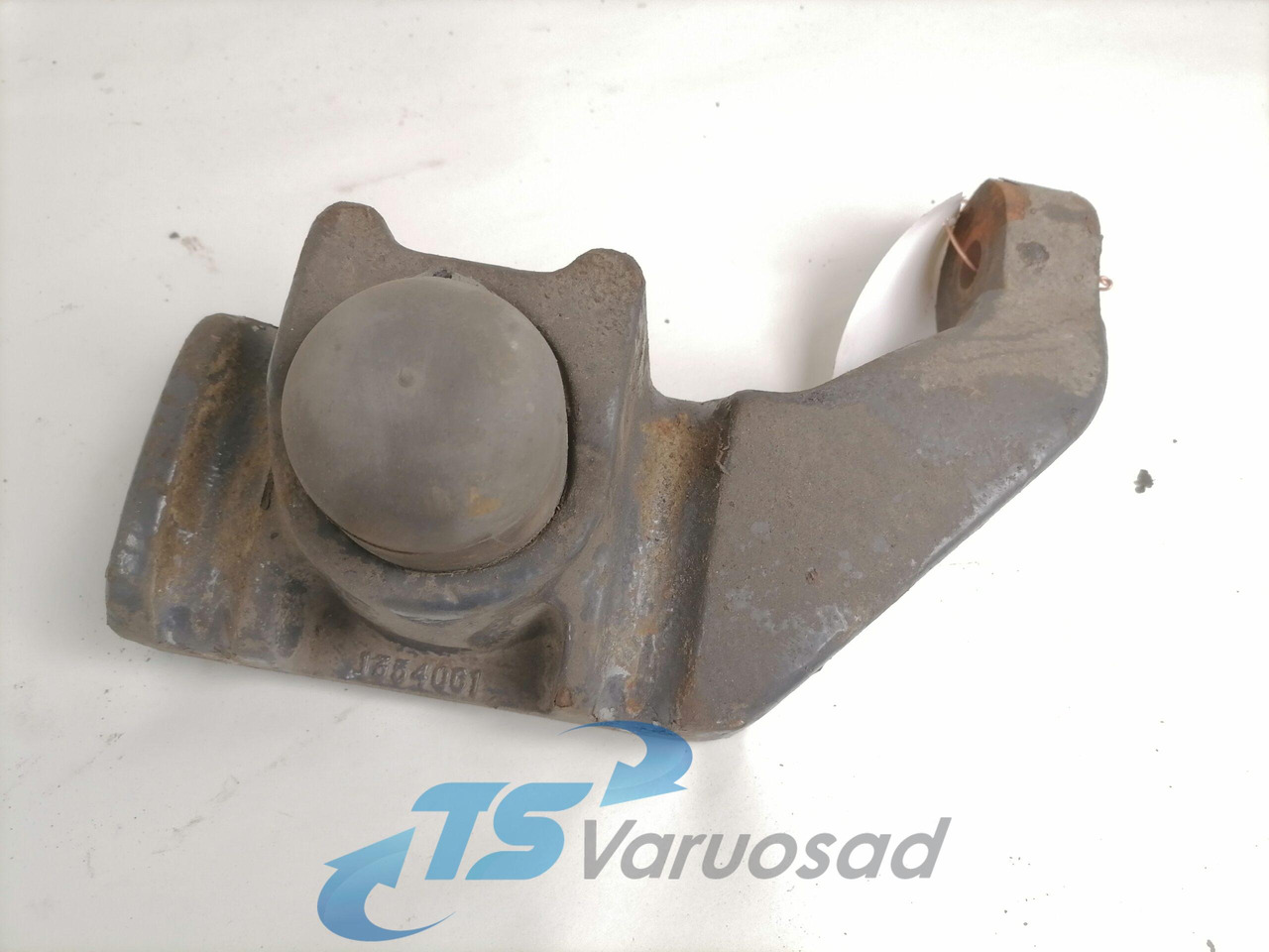 Scania Shock absorber mounting 1354061 - Suspension pour Camion: photos 1 Scania Shock absorber mounting 1354061 - Suspension pour Camion: photos 1
