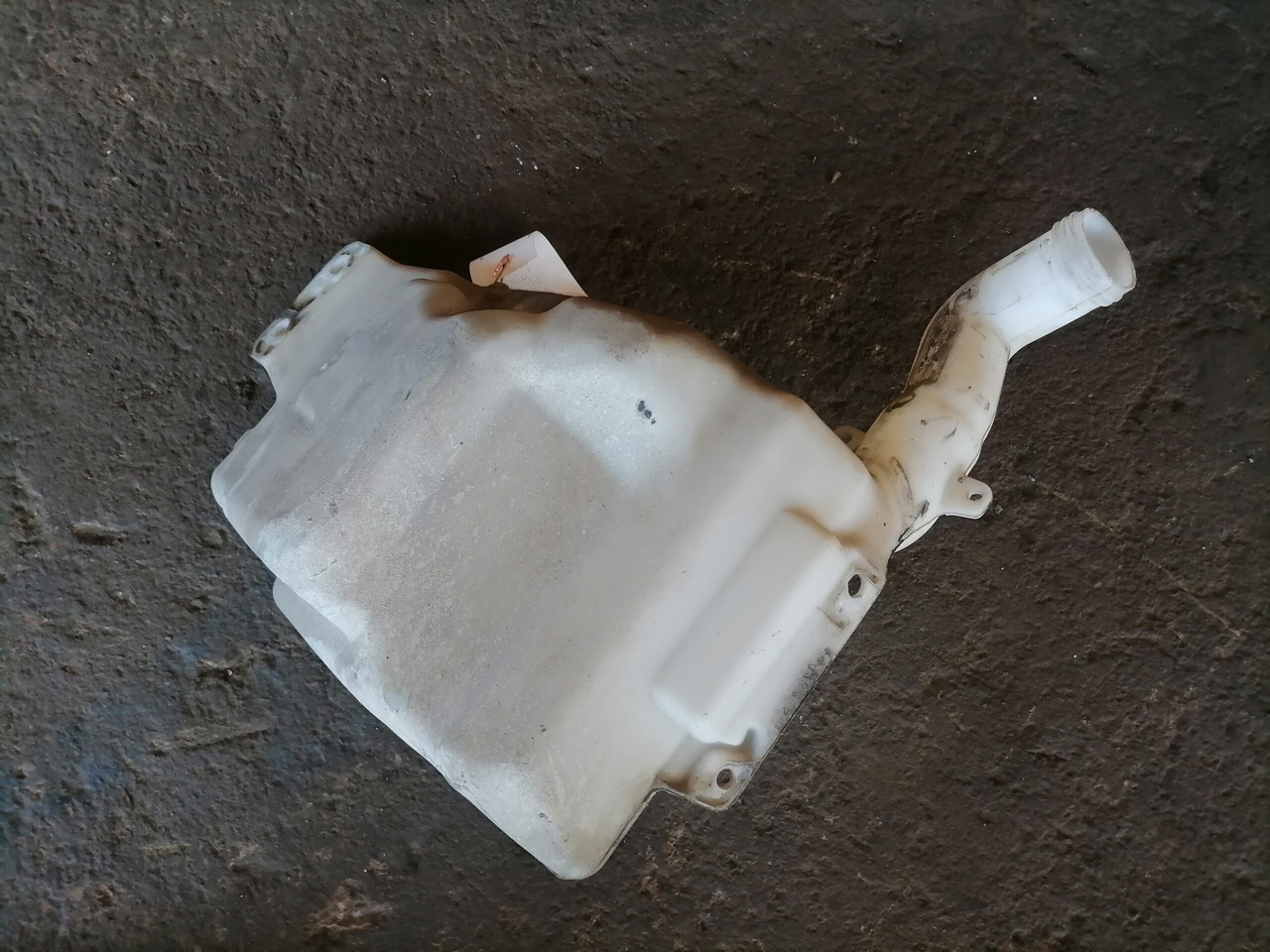 Scania Windscreen washer fluid tank 1854255 - Essuie-glace pour Camion: photos 5 Scania Windscreen washer fluid tank 1854255 - Essuie-glace pour Camion: photos 5