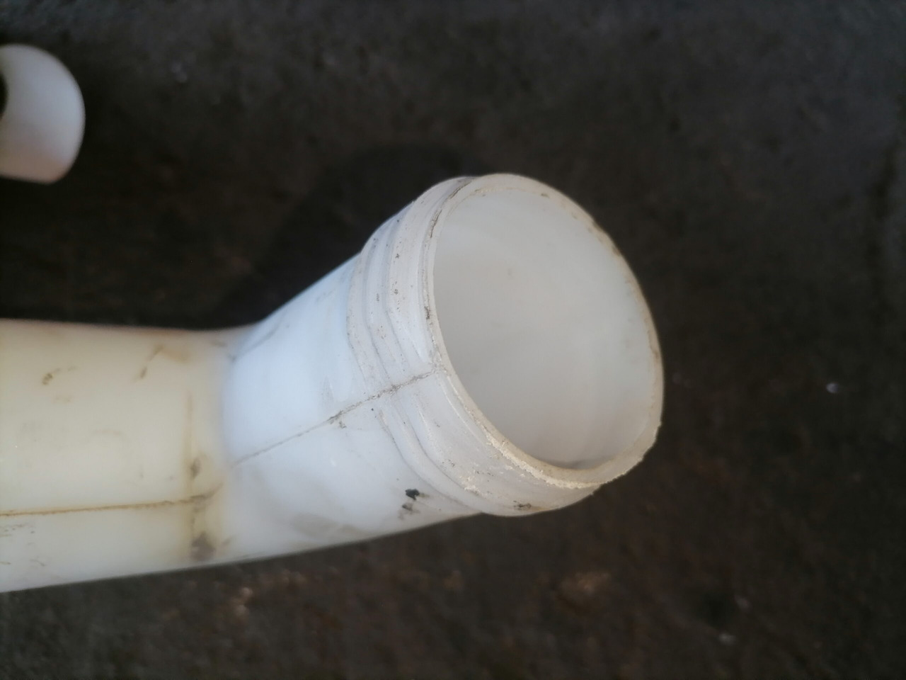 Scania Windscreen washer fluid tank 1854255 - Essuie-glace pour Camion: photos 3 Scania Windscreen washer fluid tank 1854255 - Essuie-glace pour Camion: photos 3