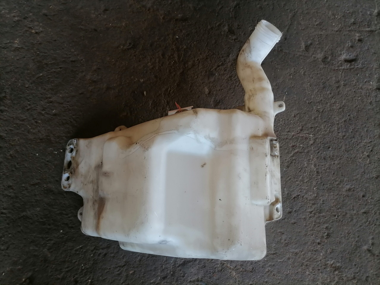 Scania Windscreen washer fluid tank 1854255 - Essuie-glace pour Camion: photos 4 Scania Windscreen washer fluid tank 1854255 - Essuie-glace pour Camion: photos 4