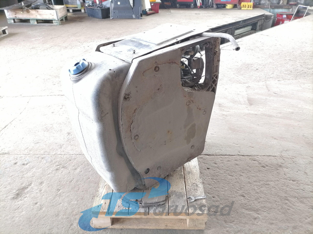 Volvo Ad Blue tank 21645367 - Système de carburant pour Camion: photos 5 Volvo Ad Blue tank 21645367 - Système de carburant pour Camion: photos 5