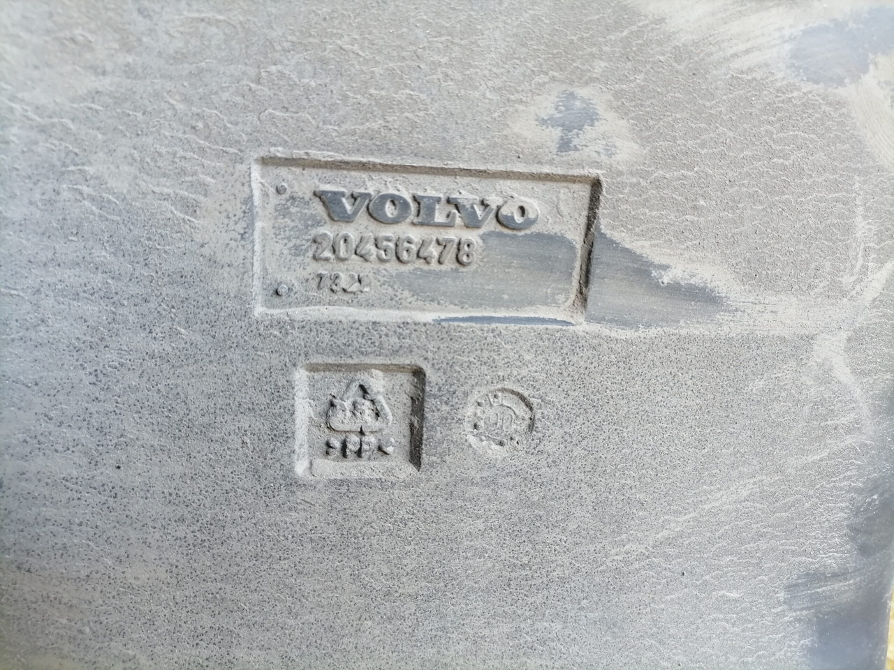 Volvo Air intake 20456478 - Système d'admission d'air pour Camion: photos 3 Volvo Air intake 20456478 - Système d'admission d'air pour Camion: photos 3