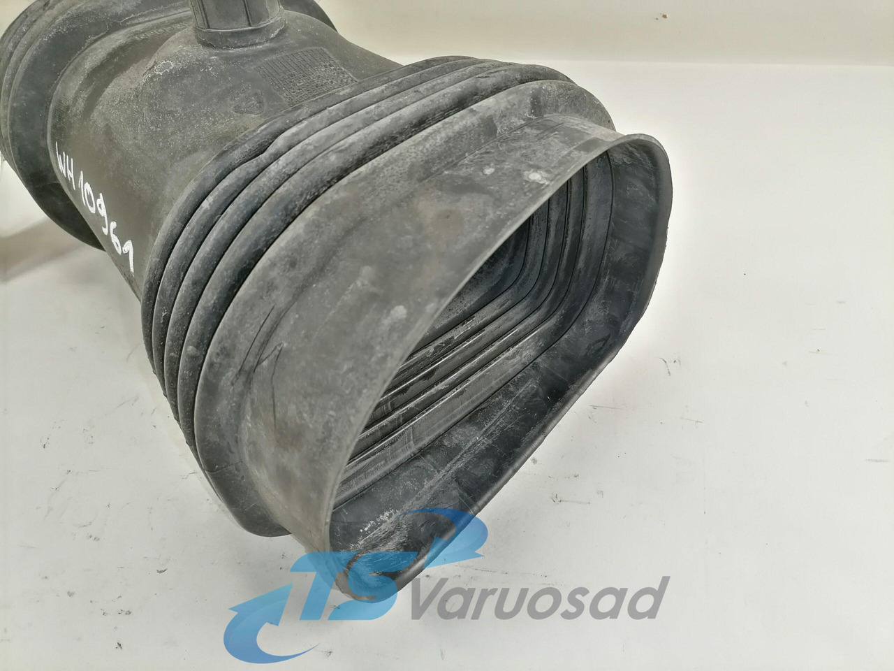 Volvo Air intake 21199194 - Système d'admission d'air pour Camion: photos 2 Volvo Air intake 21199194 - Système d'admission d'air pour Camion: photos 2