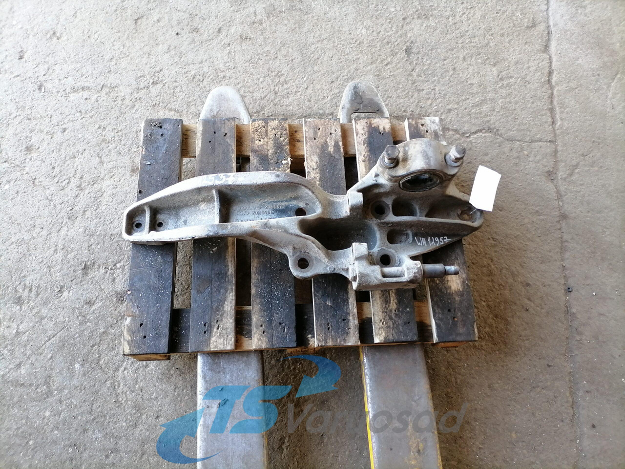 Volvo Air suspension bracket 21196819 - Essieu et pièces pour Camion: photos 1 Volvo Air suspension bracket 21196819 - Essieu et pièces pour Camion: photos 1