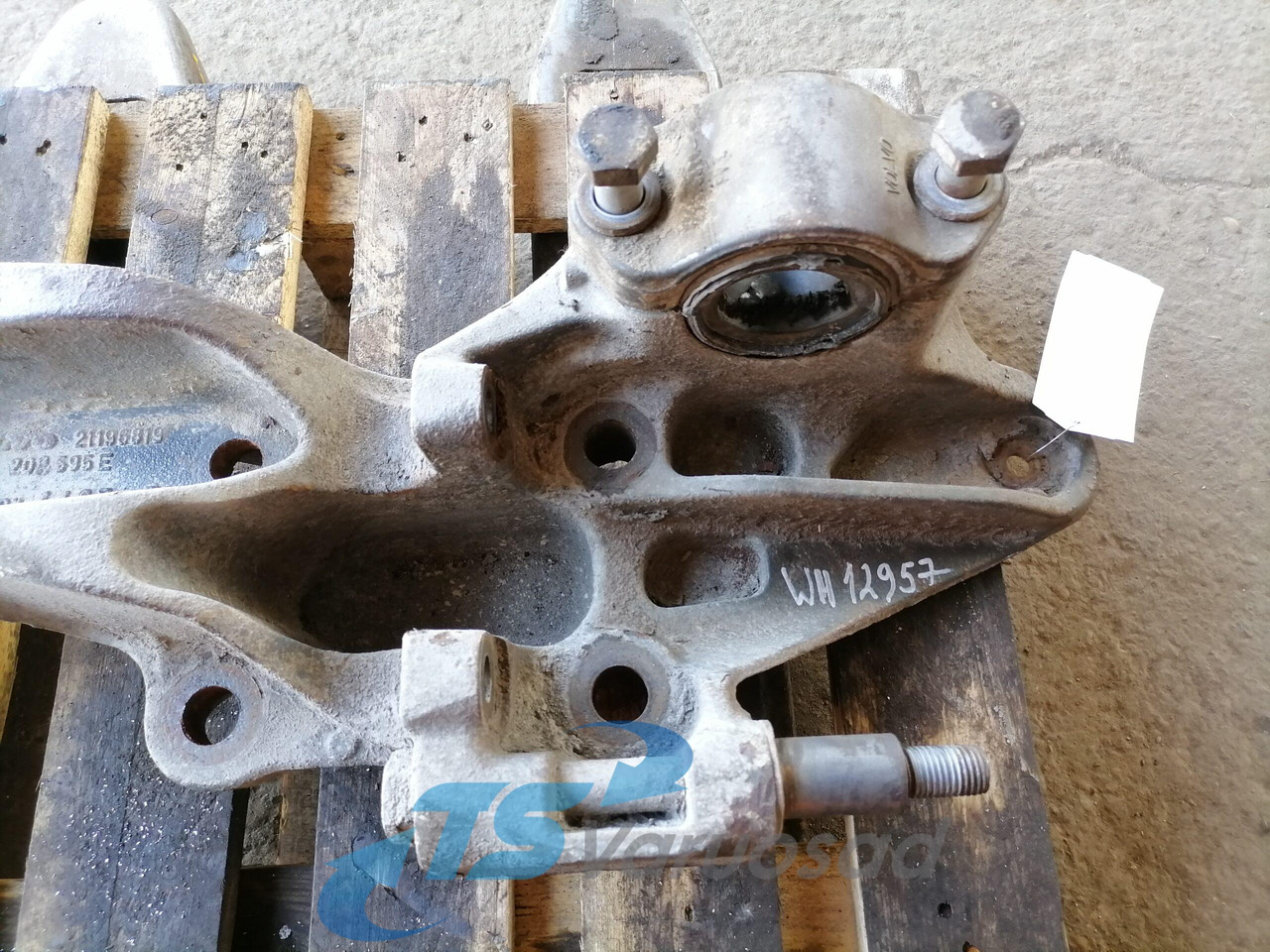 Volvo Air suspension bracket 21196819 - Essieu et pièces pour Camion: photos 2 Volvo Air suspension bracket 21196819 - Essieu et pièces pour Camion: photos 2