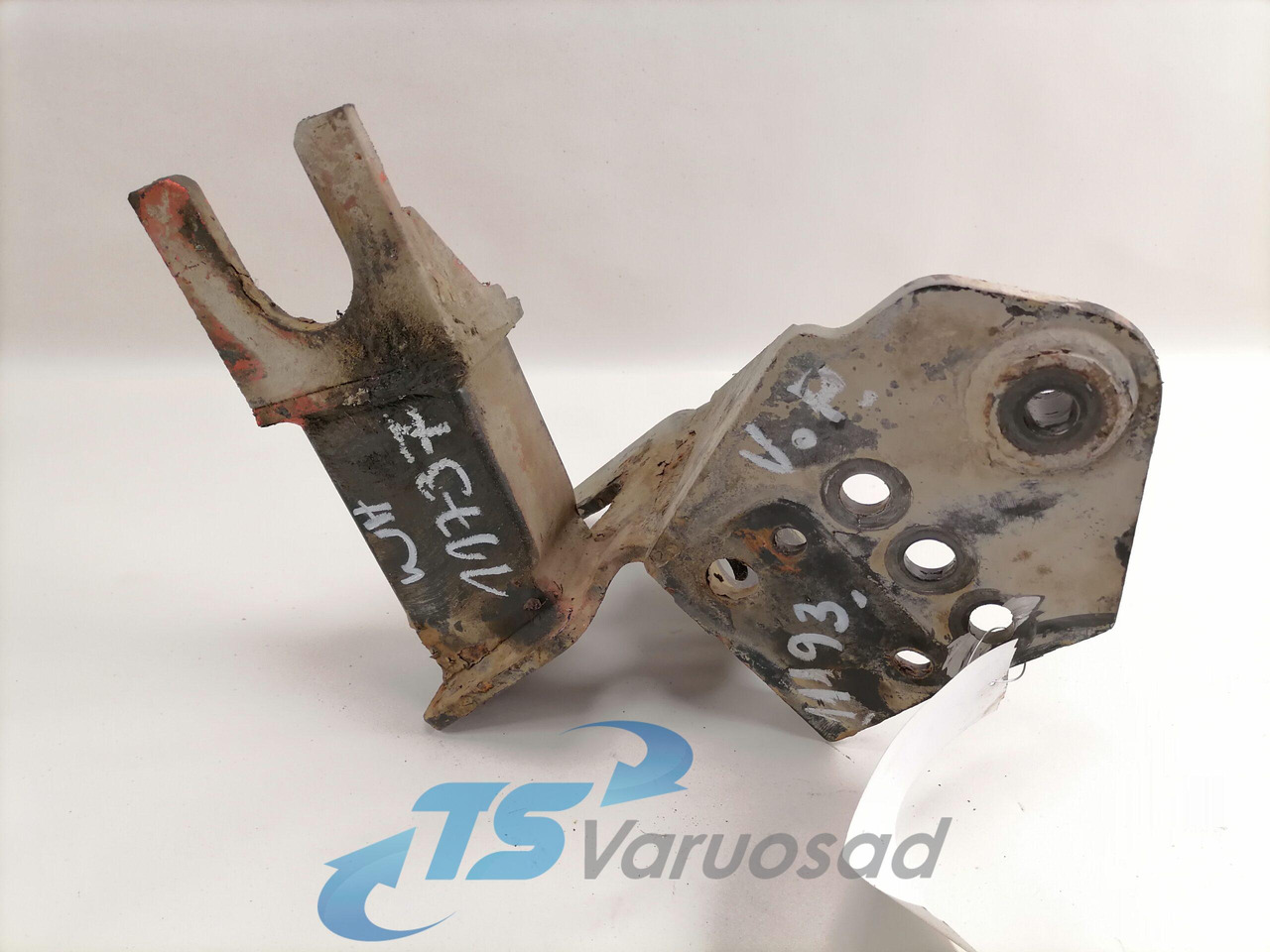 Volvo Bumper bracket 20499243 - Pare-chocs pour Camion: photos 2 Volvo Bumper bracket 20499243 - Pare-chocs pour Camion: photos 2