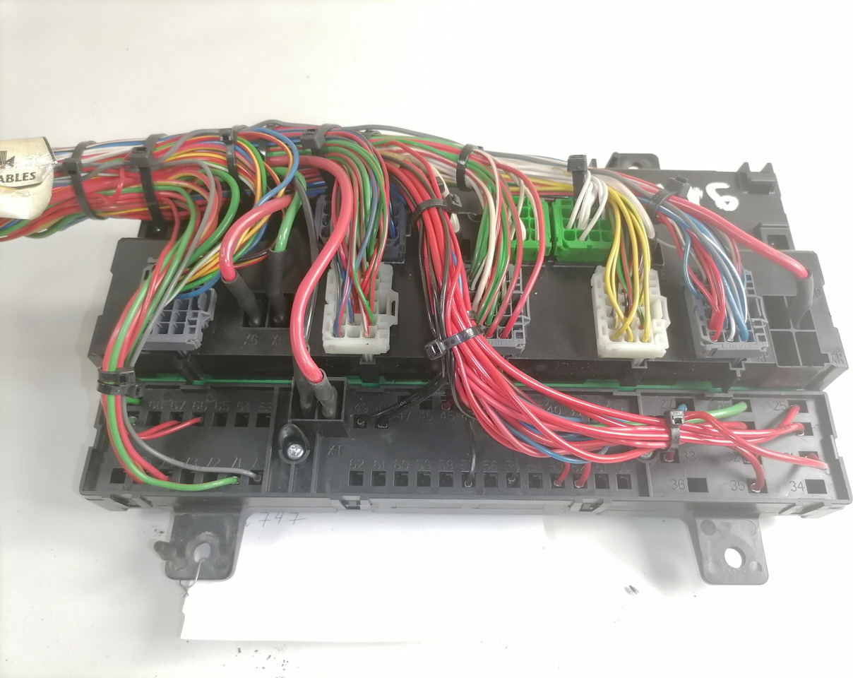 Volvo Central electric unit 20429914 - Fusible pour Camion: photos 3 Volvo Central electric unit 20429914 - Fusible pour Camion: photos 3