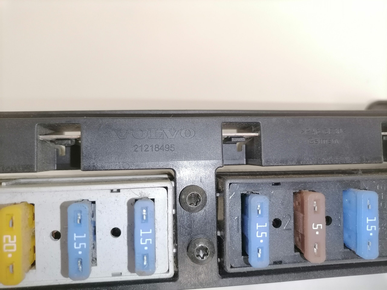 Volvo Central electric unit 21218495 - Fusible pour Camion: photos 3 Volvo Central electric unit 21218495 - Fusible pour Camion: photos 3
