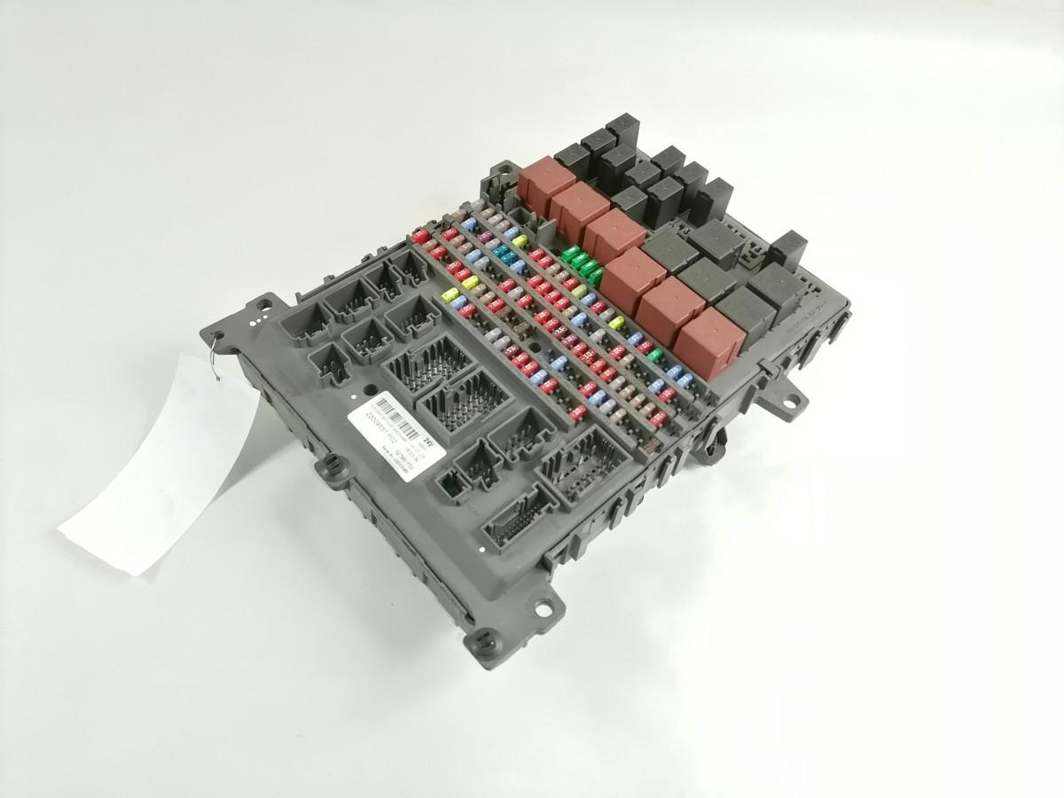 Volvo Central electric unit 22009557 - Fusible pour Camion: photos 2 Volvo Central electric unit 22009557 - Fusible pour Camion: photos 2