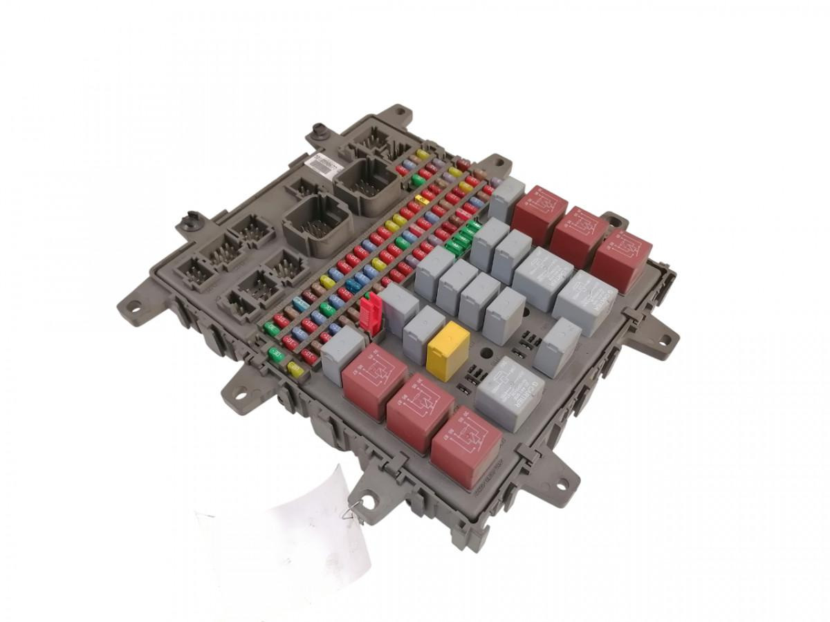 Volvo Central electric unit 5010590677 - Fusible pour Camion: photos 1 Volvo Central electric unit 5010590677 - Fusible pour Camion: photos 1