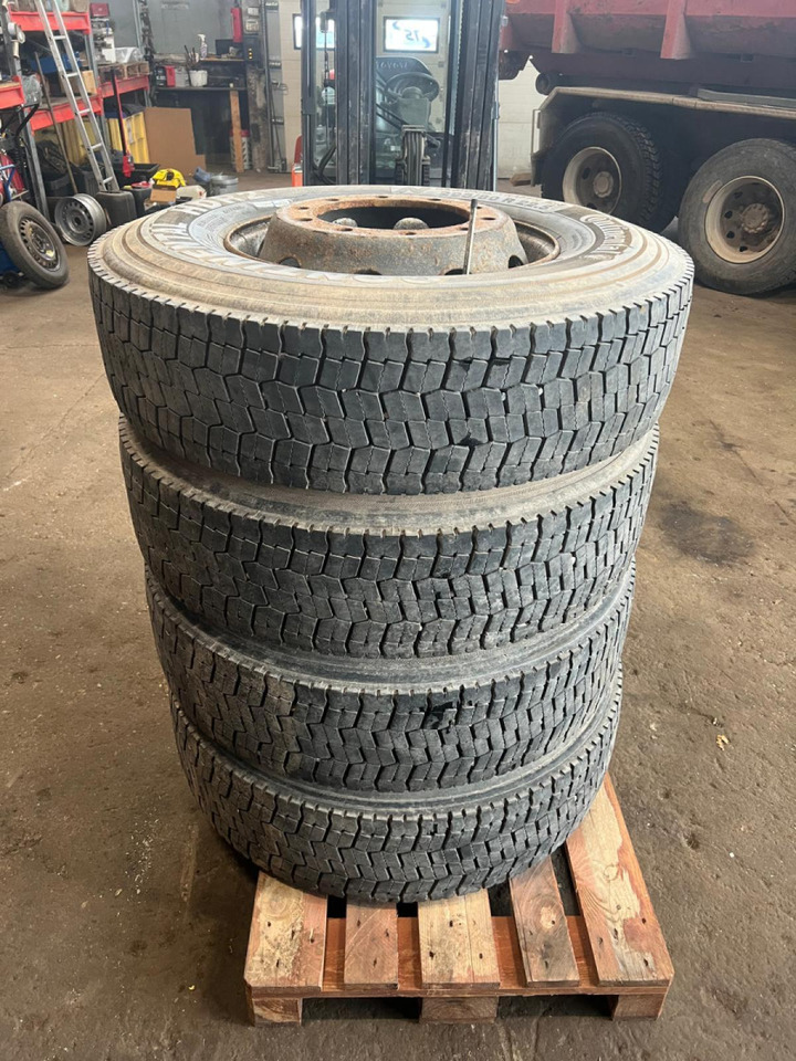 Volvo Continental HDR2 295/80R22.5 29580R225 - Pneus et jantes pour Camion: photos 1 Volvo Continental HDR2 295/80R22.5 29580R225 - Pneus et jantes pour Camion: photos 1