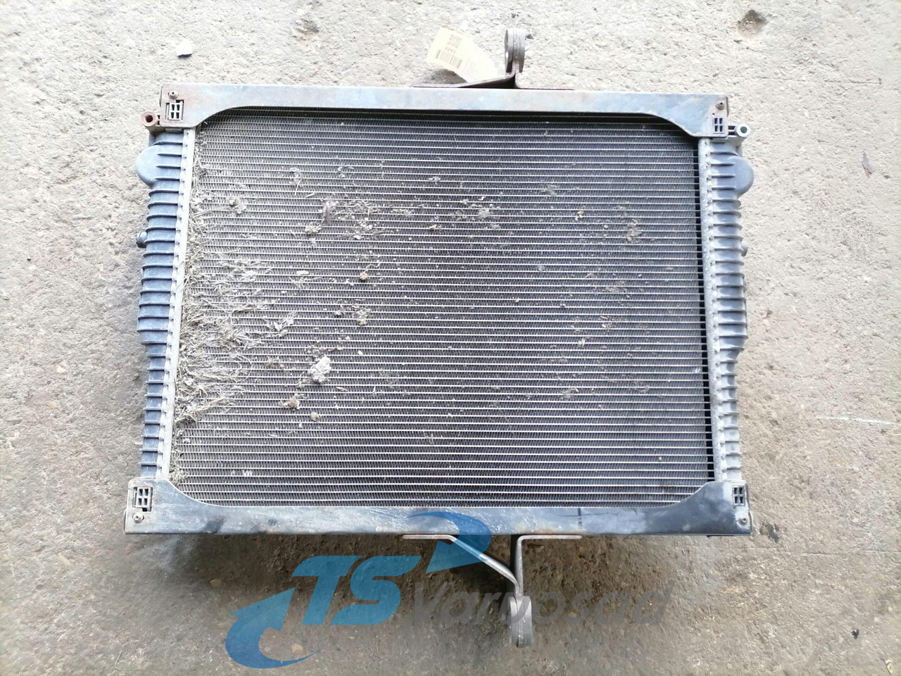 Volvo Cooling radiator 20810091 - Radiateur pour Camion: photos 2 Volvo Cooling radiator 20810091 - Radiateur pour Camion: photos 2