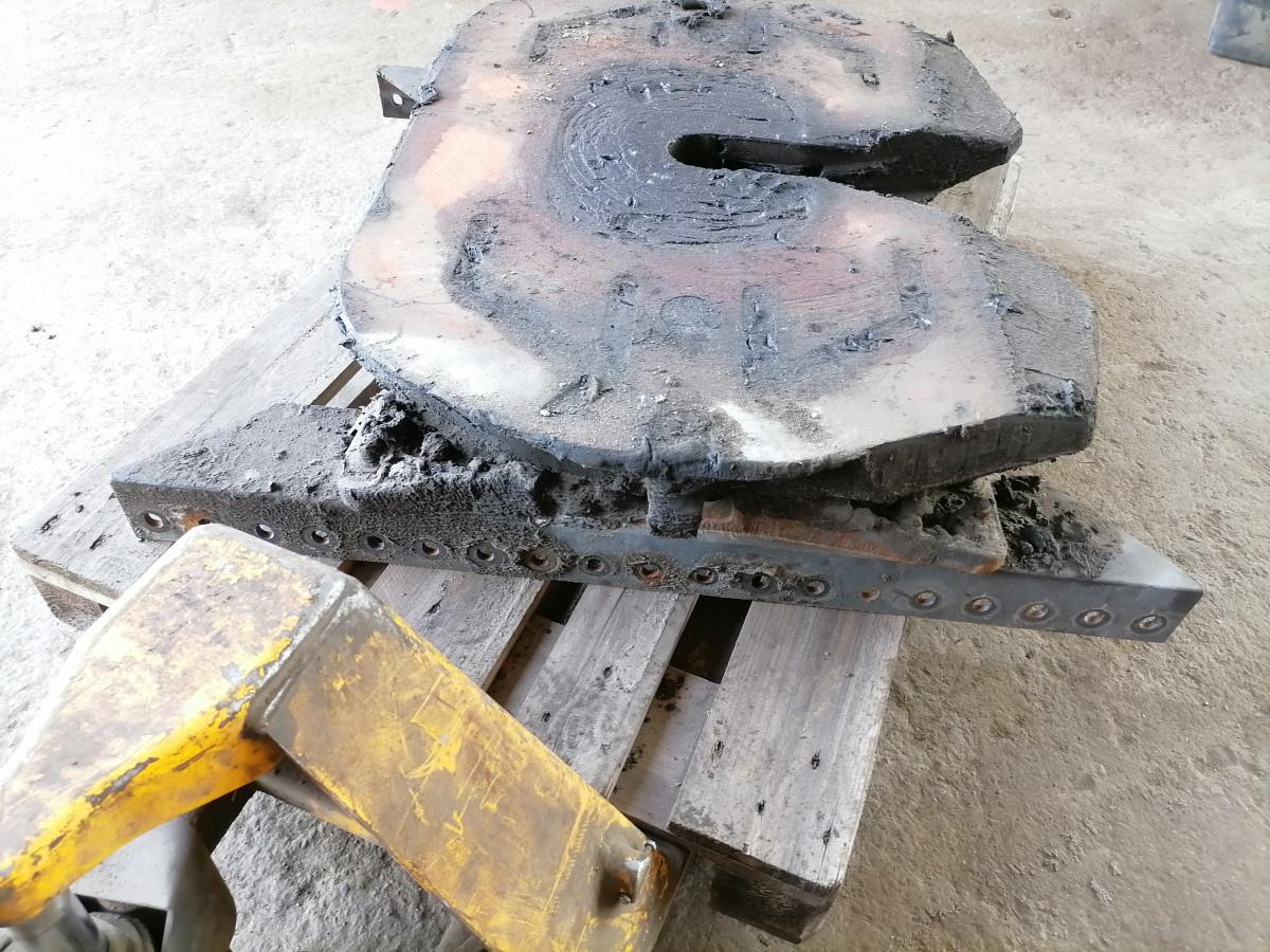 Sellette d'attelage pour Camion Volvo Fifht wheel 21587520: photos 6 Sellette d'attelage pour Camion Volvo Fifht wheel 21587520: photos 6