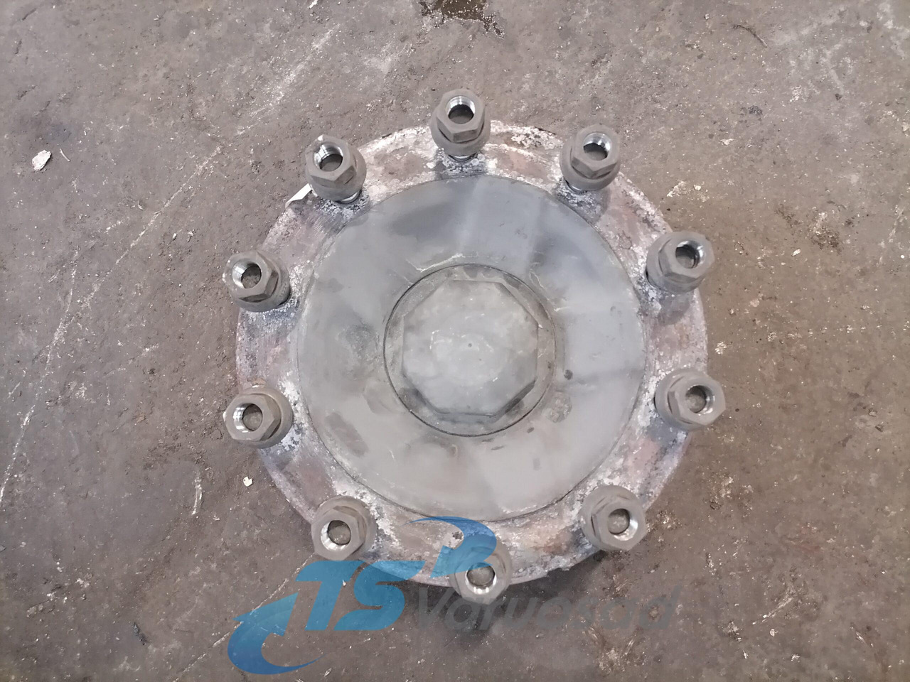 Volvo First wheel hub 1026798 - Moyeu pour Camion: photos 2 Volvo First wheel hub 1026798 - Moyeu pour Camion: photos 2