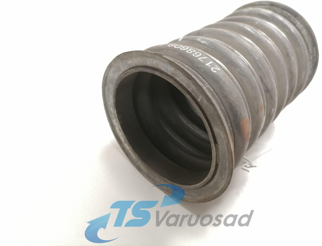 Volvo Intercooleri lõdvik 21768608 - Intercooler pour Camion: photos 2 Volvo Intercooleri lõdvik 21768608 - Intercooler pour Camion: photos 2