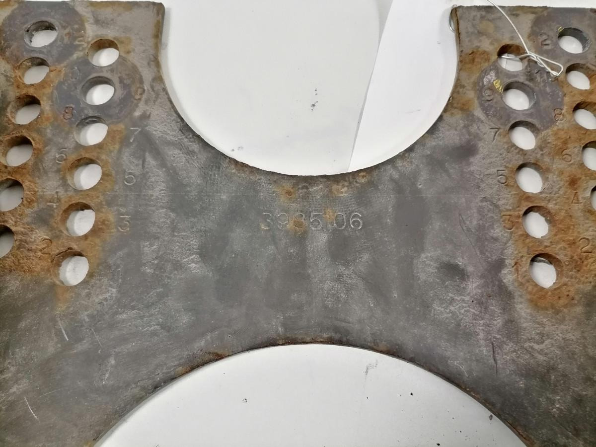 Volvo Kardaani tugilaagri kandur 3985106 - Arbre à cardan pour Camion: photos 5 Volvo Kardaani tugilaagri kandur 3985106 - Arbre à cardan pour Camion: photos 5