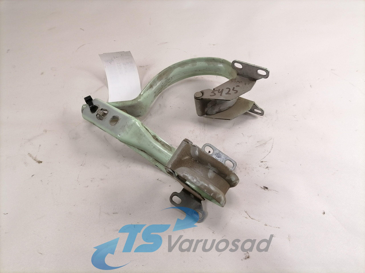Volvo Küljeluugi hing 8189798 - Pièce universelle pour Camion: photos 1 Volvo Küljeluugi hing 8189798 - Pièce universelle pour Camion: photos 1