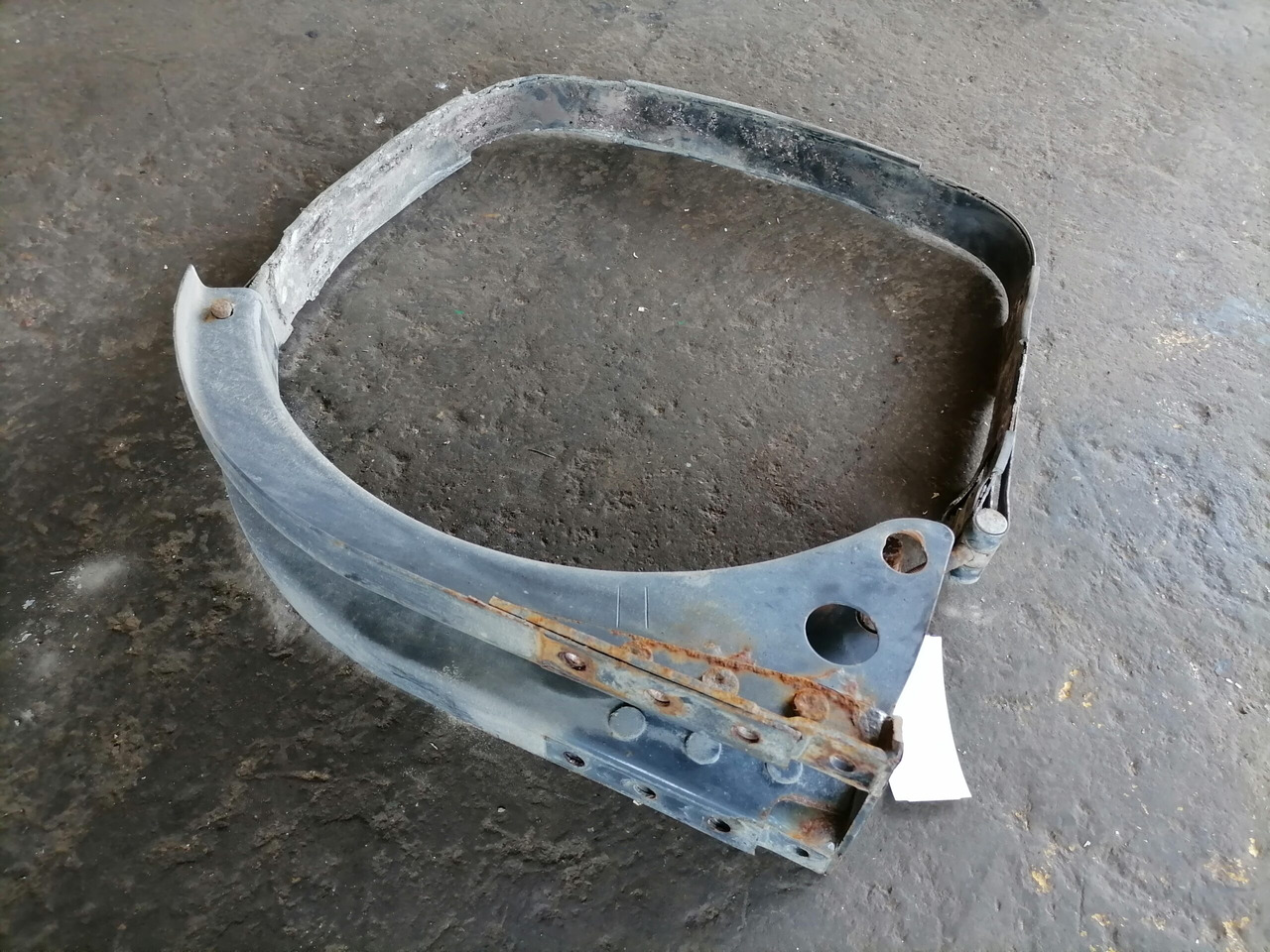 Volvo Kütusepaagi kandur, Volvo 20526488 - Réservoir de carburant pour Camion: photos 2 Volvo Kütusepaagi kandur, Volvo 20526488 - Réservoir de carburant pour Camion: photos 2