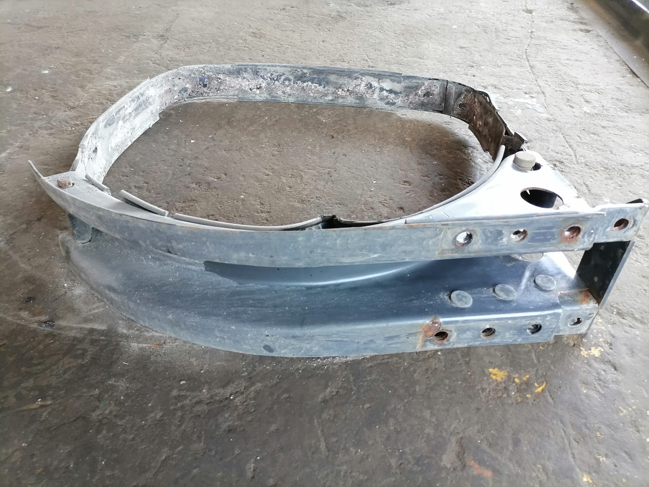 Volvo Kütusepaagi kandur, Volvo 20526488 - Réservoir de carburant pour Camion: photos 3 Volvo Kütusepaagi kandur, Volvo 20526488 - Réservoir de carburant pour Camion: photos 3