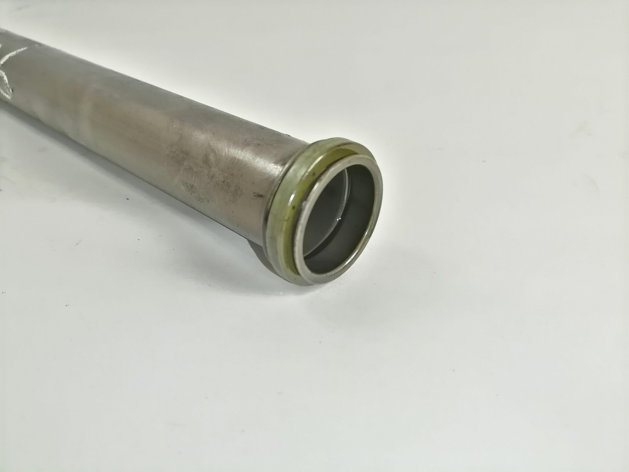 Volvo Oil pick up pipe 20509415 - Moteur et pièces pour Camion: photos 3 Volvo Oil pick up pipe 20509415 - Moteur et pièces pour Camion: photos 3