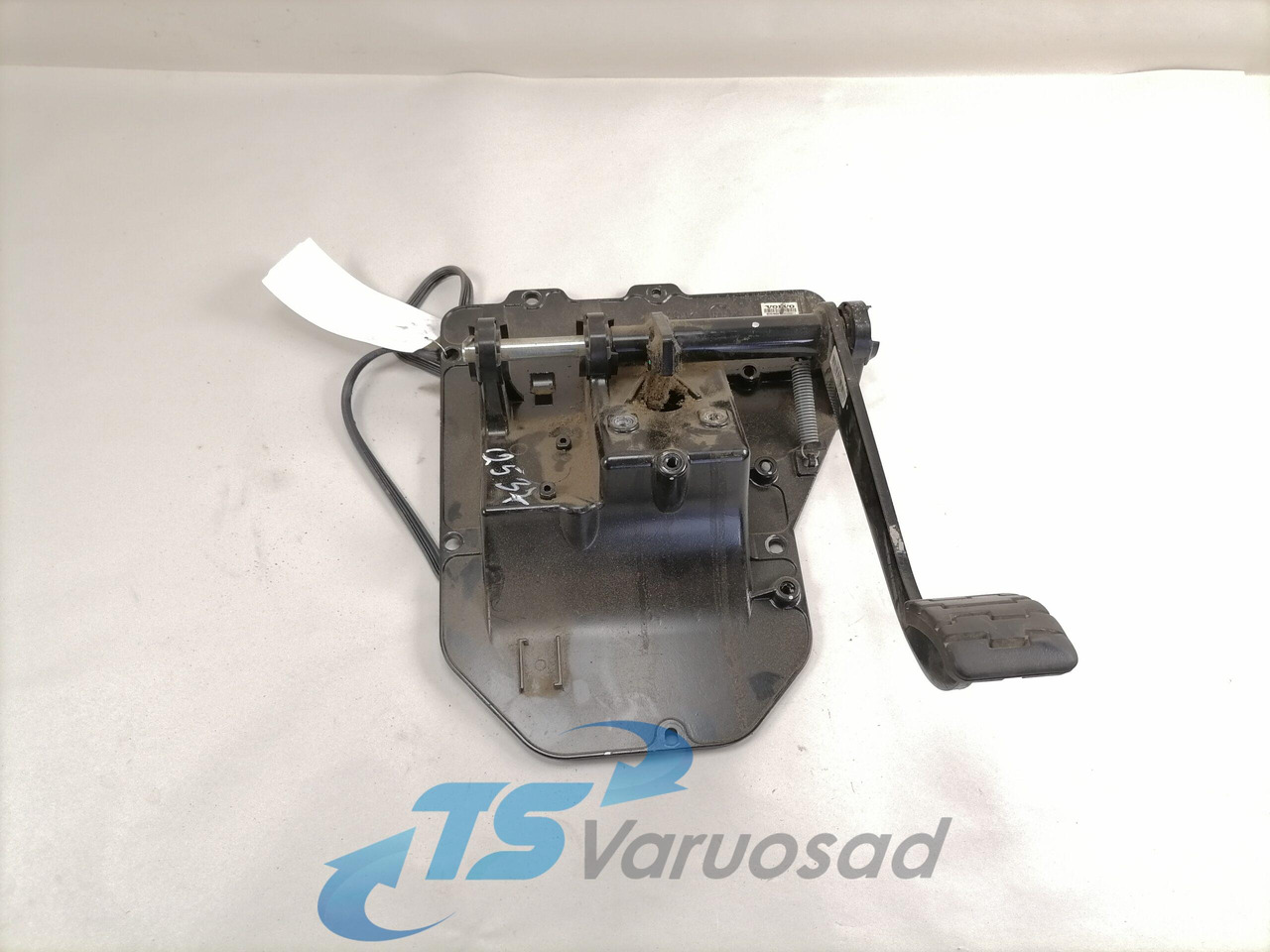Volvo Pedaalide kandur 82424669 - Système de carburant pour Camion: photos 1 Volvo Pedaalide kandur 82424669 - Système de carburant pour Camion: photos 1