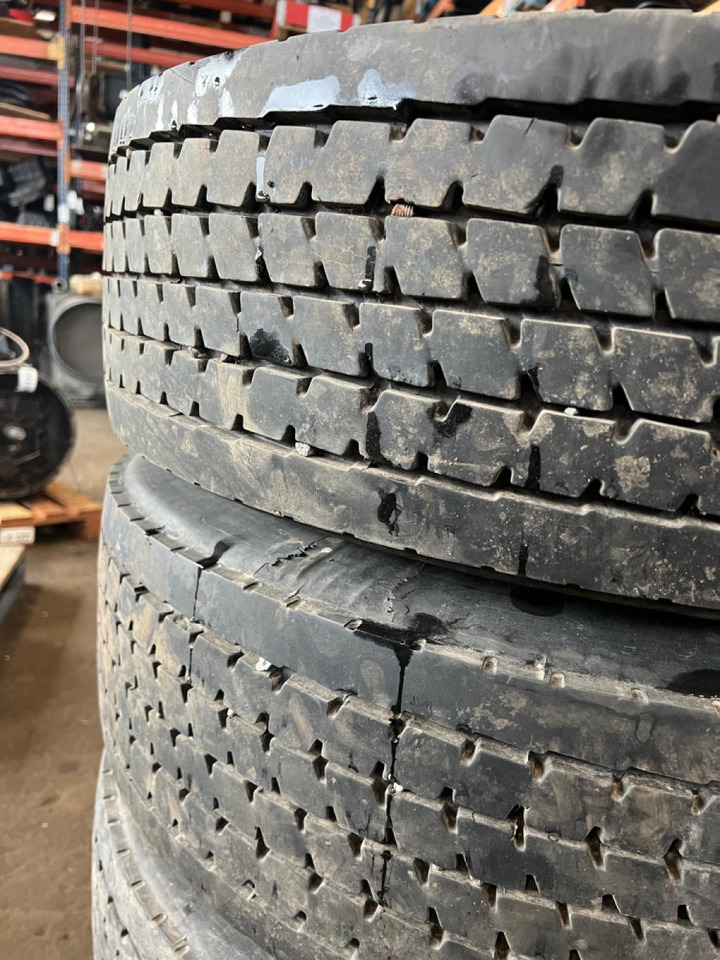 Volvo Sava avant A3 285/70R19.5 28570R195 - Pneus et jantes pour Camion: photos 3 Volvo Sava avant A3 285/70R19.5 28570R195 - Pneus et jantes pour Camion: photos 3