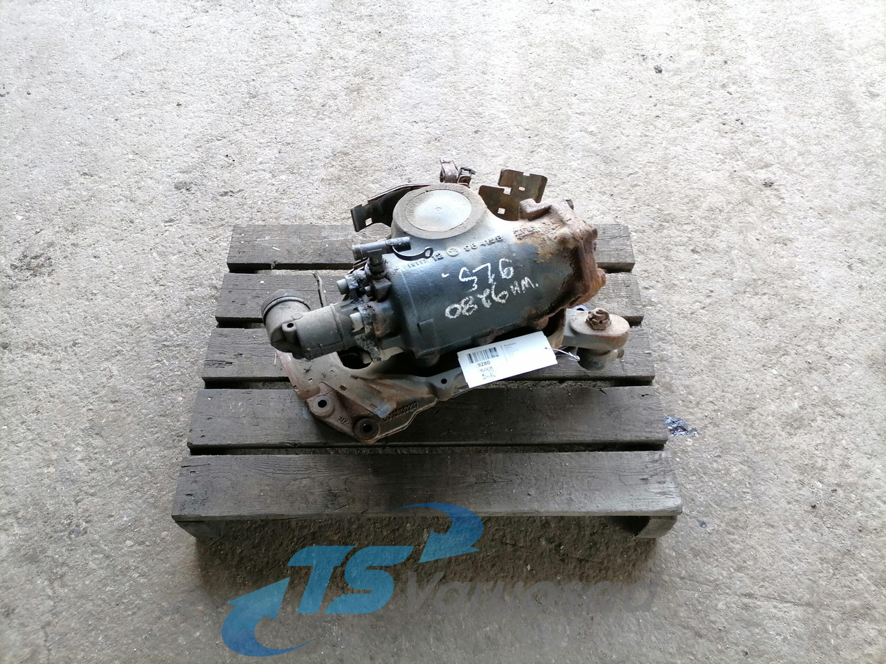 Volvo Steering box 20729167 - Boîtier de direction pour Camion: photos 1 Volvo Steering box 20729167 - Boîtier de direction pour Camion: photos 1