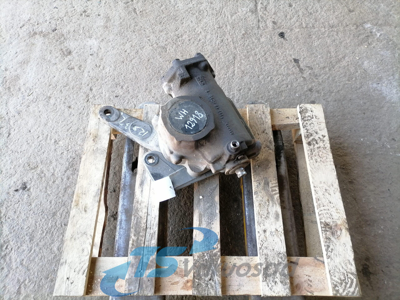 Volvo Steering box 21466592 - Boîtier de direction pour Camion: photos 1 Volvo Steering box 21466592 - Boîtier de direction pour Camion: photos 1