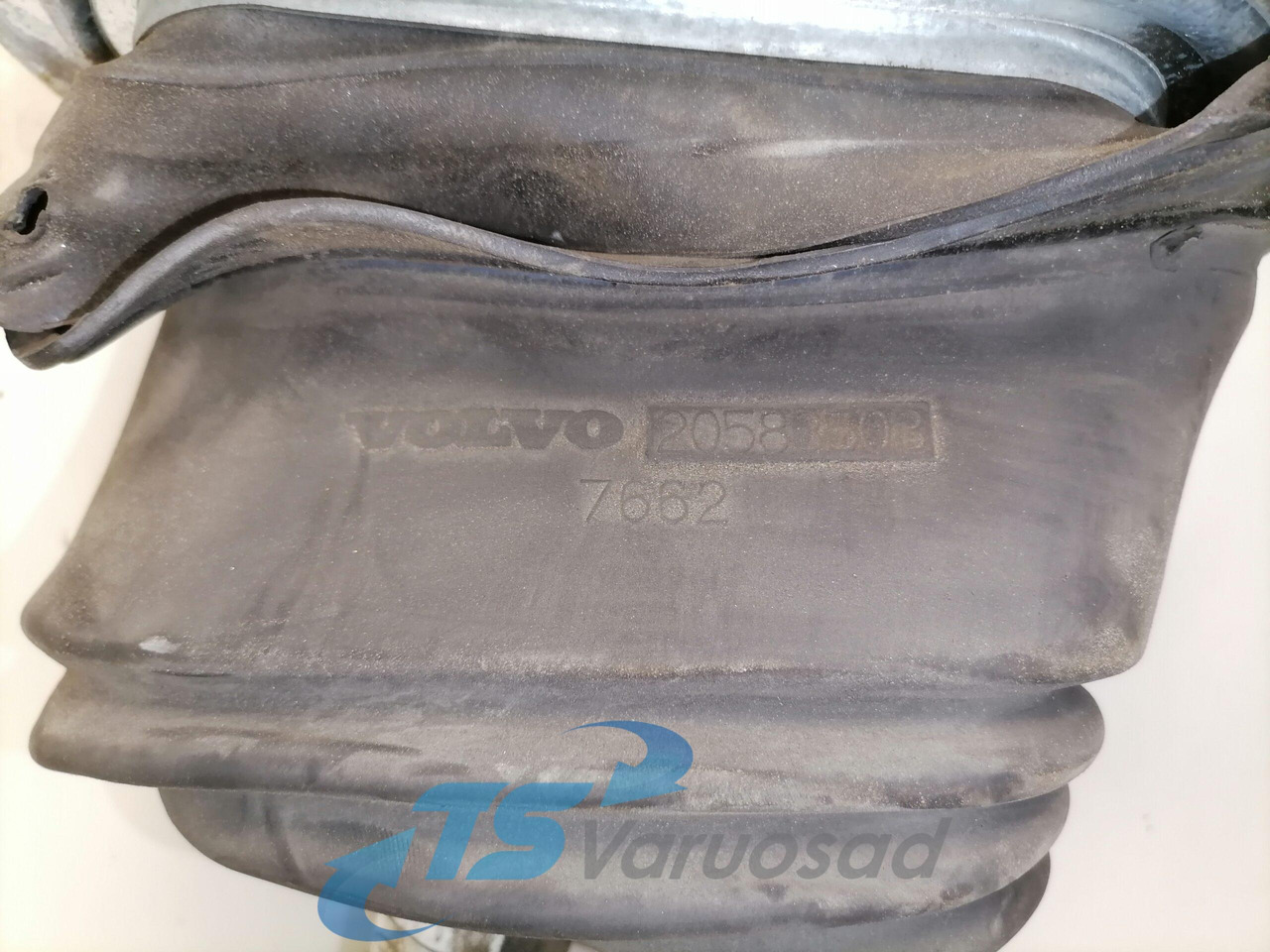 Volvo Steering column 82397847 - Commande de gouvernail pour Camion: photos 2 Volvo Steering column 82397847 - Commande de gouvernail pour Camion: photos 2